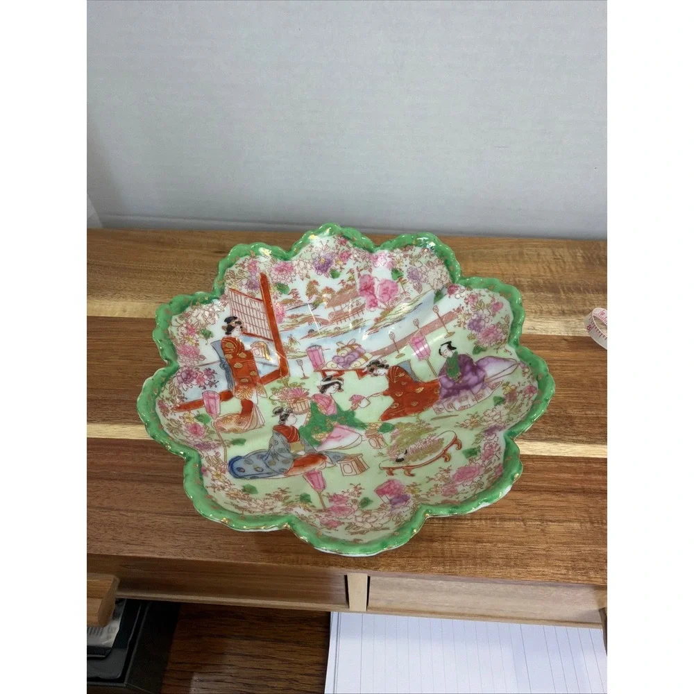 Vintage Japanese Kutani Porcelain Bowl Geisha Girl Scalloped Green Gold Gilt